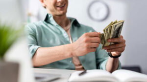 راهنمای نقد درآمد ارزی برای فریلنسرها در سال ۱۴۰۴